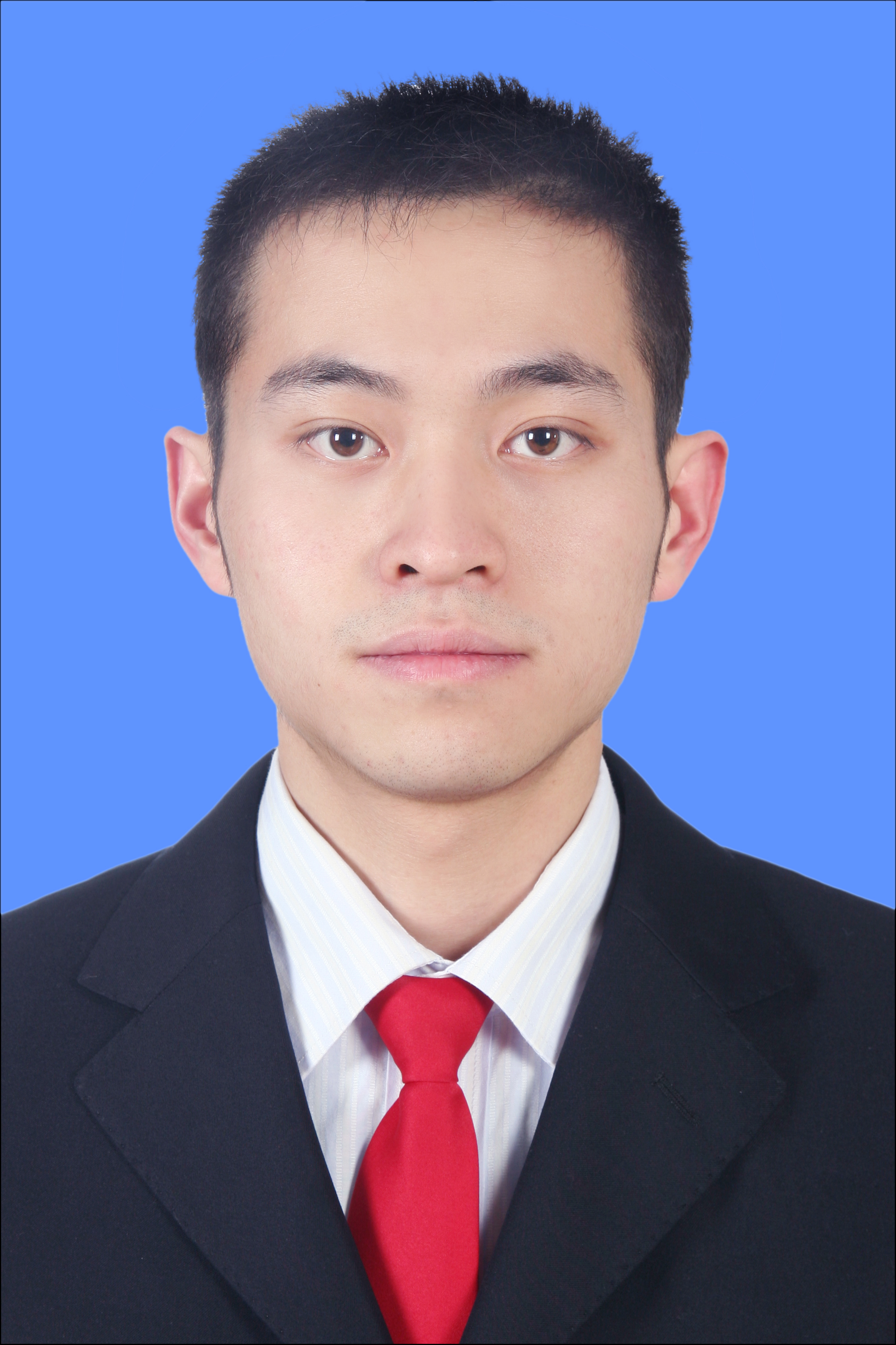 杨  洋